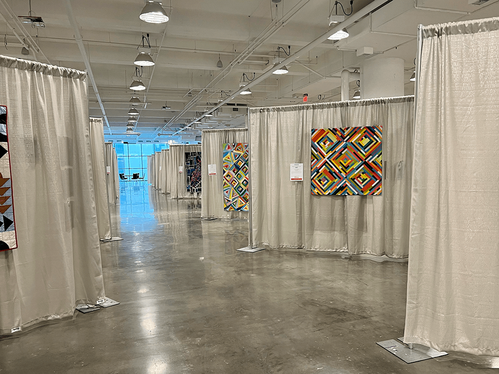 QuiltCon 2023 show floor